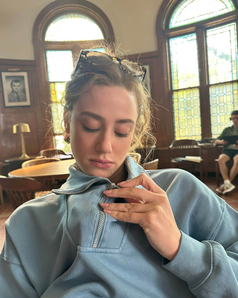 Lili Reinhart on set of Love Hypothesis